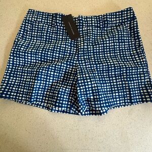 NWT Tommy Hilfiger Blue & White Checkered Bermuda Women Shorts. Sz. 8. Pockets.